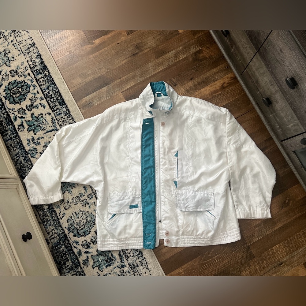 Coat Collectibles white and turquoise vintage 80s 90s windbreaker jacket 🤍